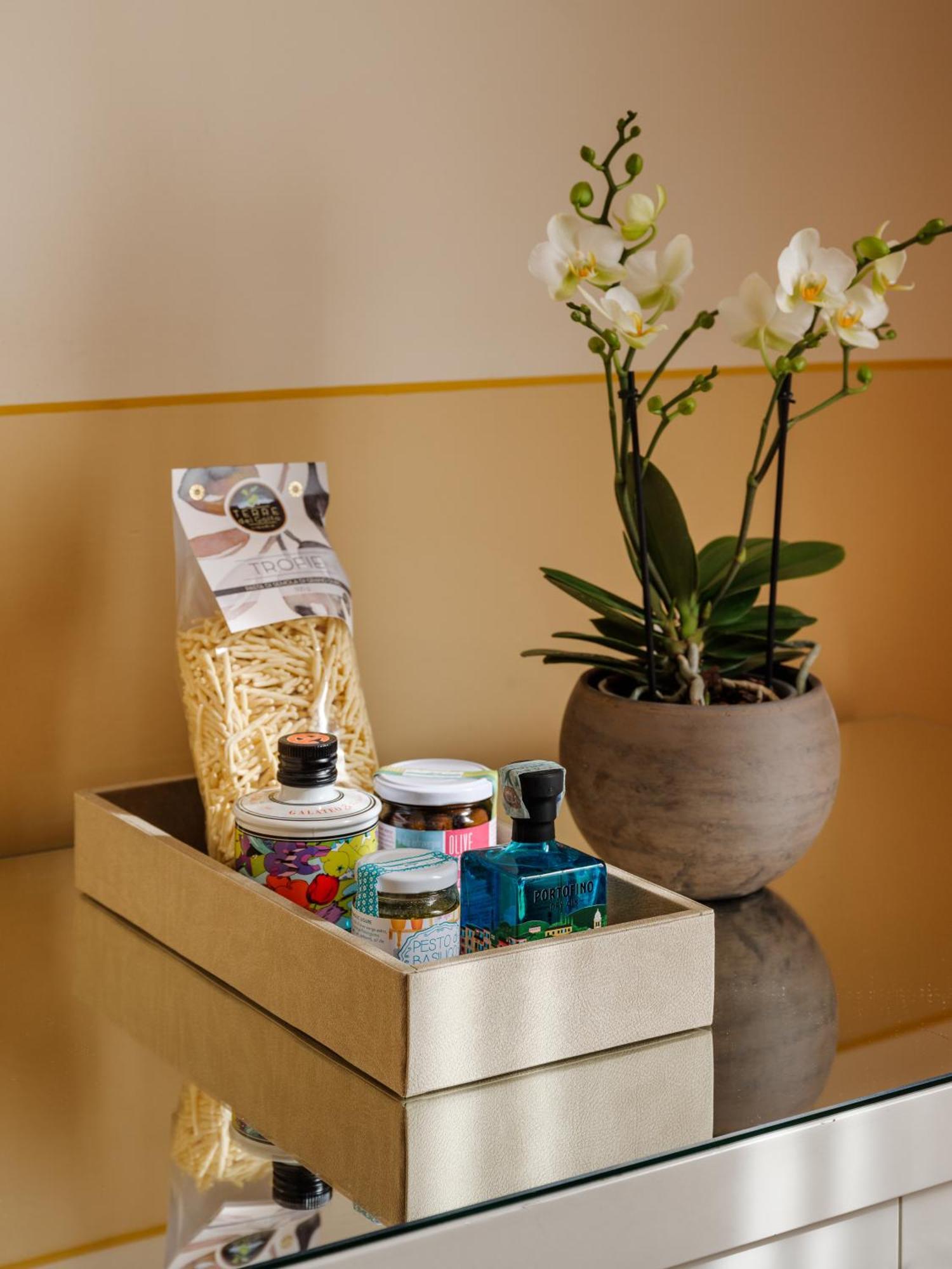 Grand Hotel Bristol Spa Resort, By R Collection Hotels Rapallo Esterno foto A selection of products from the range